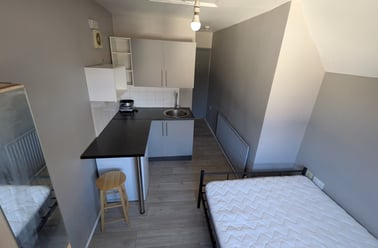 Western Avenue, East Acton, London - Image 3