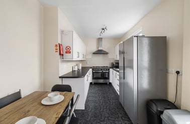 Furzehill Road, Mutley, Plymouth - Image 2