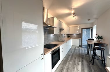 Phillips Parade, Central, Swansea - Image 2