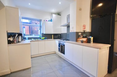 Barnsfold Avenue, Fallowfield, Manchester - Image 2