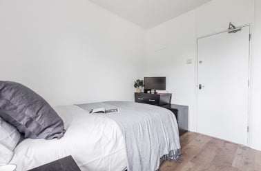 Hale Street, E14, London - Image 3
