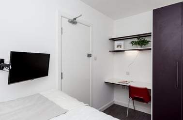 Malvern Avenue, Silverdale, Newcastle under Lyme - Image 2