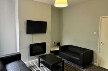 Queen Anne Street, Shelton, Stoke - Image 2