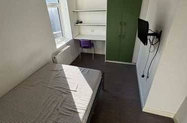 Stubbs Gate, Basford, Newcastle under Lyme - Image 2