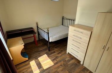 Queen Anne Street, Shelton, Stoke - Image 3