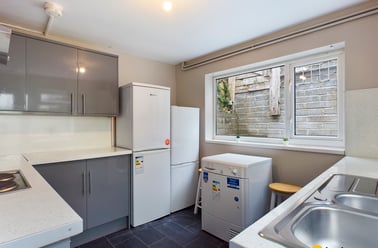 Malvern Terrace, Brynmill, Swansea - Image 3