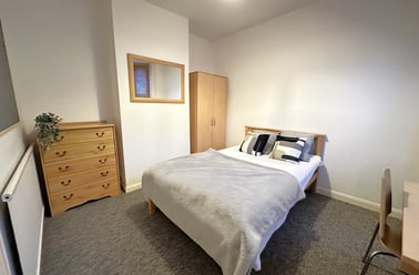 EDMUND RD - 5x DOUBLE BEDS + BILLS INCLUDED, Southsea, Portsmouth - Image 3