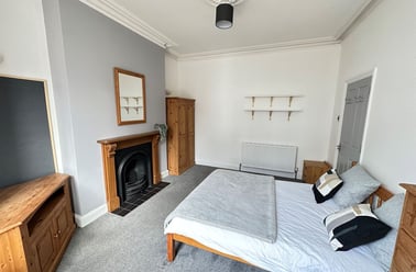 TASWELL RD-- 5x DOUBLE BEDS + BILLS INCLUDED, Southsea, Portsmouth - Image 2