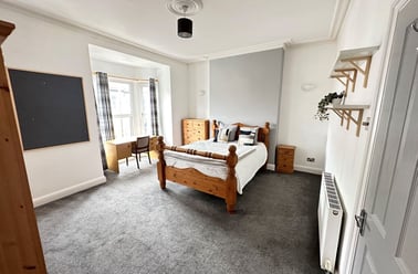 TASWELL RD-- 5x DOUBLE BEDS + BILLS INCLUDED, Southsea, Portsmouth - Image 3