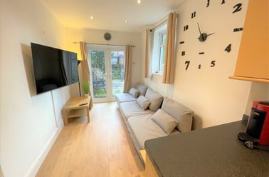 WYNDCLIFFE RD - 5x DOUBLE BEDS + BILLS INCLUDED, Southsea, Portsmouth - Image 2