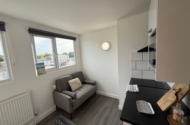 Eversley Road, Sketty, Swansea - Image 2