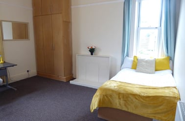 Trinity Street, Edgerton, Huddersfield - Image 2