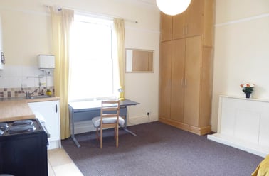 Trinity Street, Edgerton, Huddersfield - Image 3