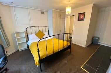 Trinity Street, Edgerton, Huddersfield - Image 2