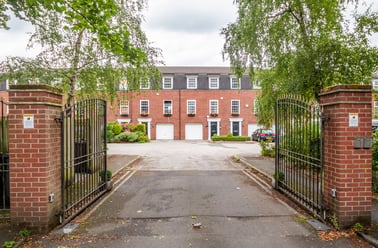 Willow Bank, Fallowfield, Manchester - Image 2