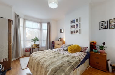 Links Road, Tooting, London - Image 2