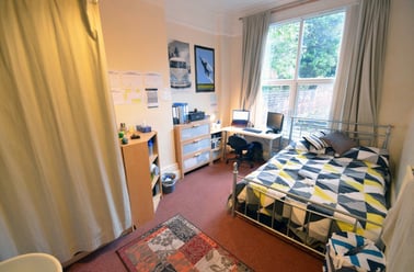 Belle Vue Road, Hyde Park, Leeds - Image 3