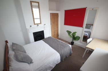 Harold Road (All DOUBLE BEDROOMS), Near university, Portsmouth - Image 3