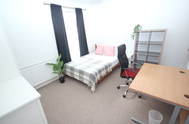 Lawson Road (ALL DOUBLE BEDROOMS), Southsea, Portsmouth - Image 2