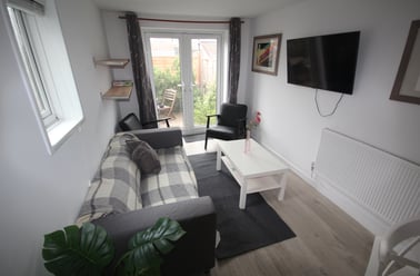 Harold Road (All DOUBLE BEDROOMS), Near university, Portsmouth - Image 2