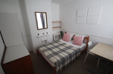 Harold Road (All DOUBLE BEDROOMS), Near university, Portsmouth - Image 3