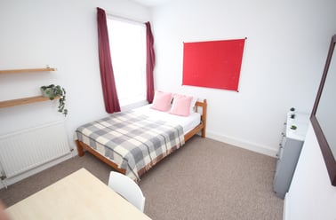 Fawcett Road (Popular Student Road), University of portsmouth, Portsmouth - Image 3