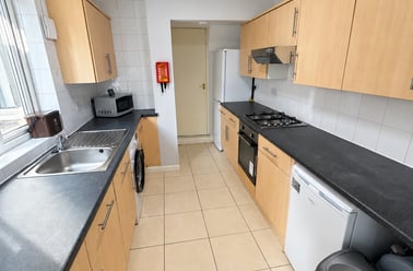 Rhymney Street, Plasnewydd, Cardiff - Image 2