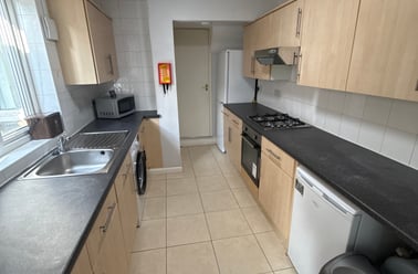 Rhymney Street, Plasnewydd, Cardiff - Image 2