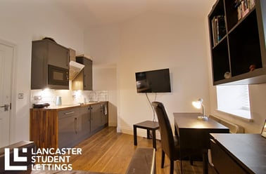 St Leonards Gate, City Centre, Lancaster - Image 2