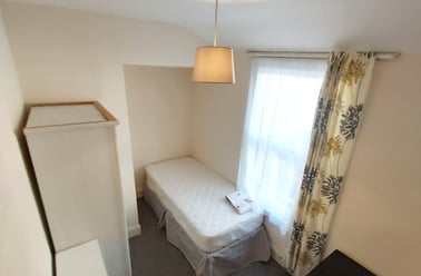 Fishponds Road, Fishponds, Bristol - Image 2