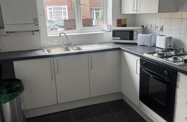 Russell Road, Hyson Green, Nottingham - Image 3