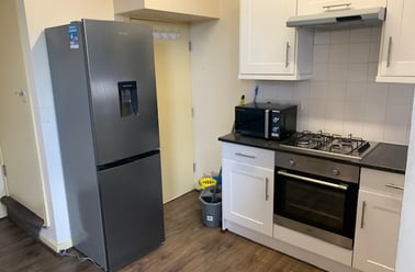 Winfield Place, Woodhouse, Leeds - Image 3