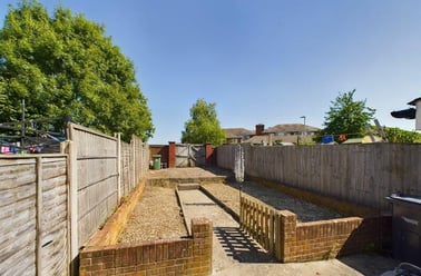 Bishopstone Road, City Centre, Gloucester - Image 2