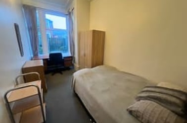 Kirkstall Lane, Headingley, Leeds - Image 2