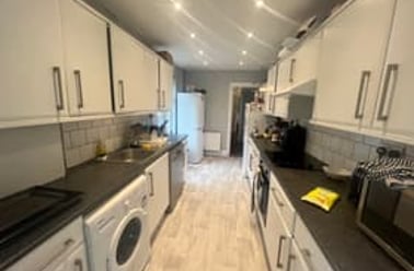 The Turnways, Headingley, Leeds - Image 2