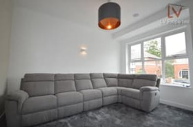 Hartley Avenue, Woodhouse, Leeds - Image 2