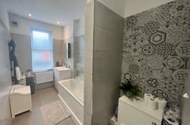 Hartley Avenue, Woodhouse, Leeds - Image 2