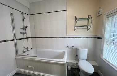 Church Wood Avenue, Headingley, Leeds - Image 2