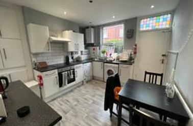 Welton Grove, Hyde Park, Leeds - Image 2