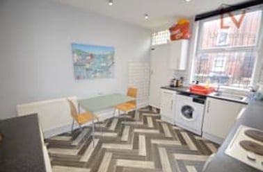 Welton Grove, Hyde Park, Leeds - Image 2