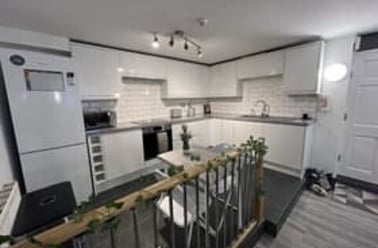 Hartley Avenue, Woodhouse, Leeds - Image 2