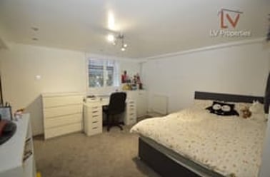 Burchett Place, Woodhouse, Leeds - Image 2