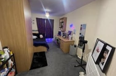 Kirkstall Lane, Headingley, Leeds - Image 3