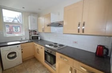 Estcourt Terrace, Headingley, Leeds - Image 2