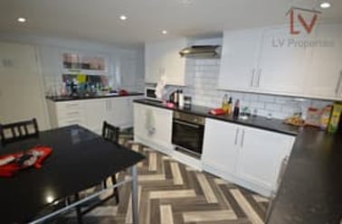 Estcourt Terrace, Headingley, Leeds - Image 2