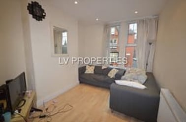 Winston Gardens, Headingley, Leeds - Image 2