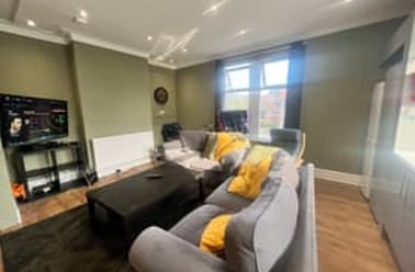 South Parade, Headingley, Leeds - Image 2