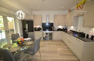 Hartley Avenue, Woodhouse, Leeds - Image 2