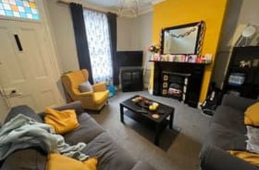 Welton Grove, Hyde Park, Leeds - Image 3