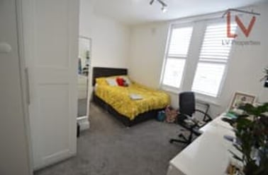 Burchett Grove, Woodhouse, Leeds - Image 3